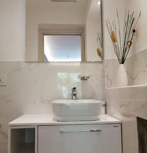 Loris House تروبيا